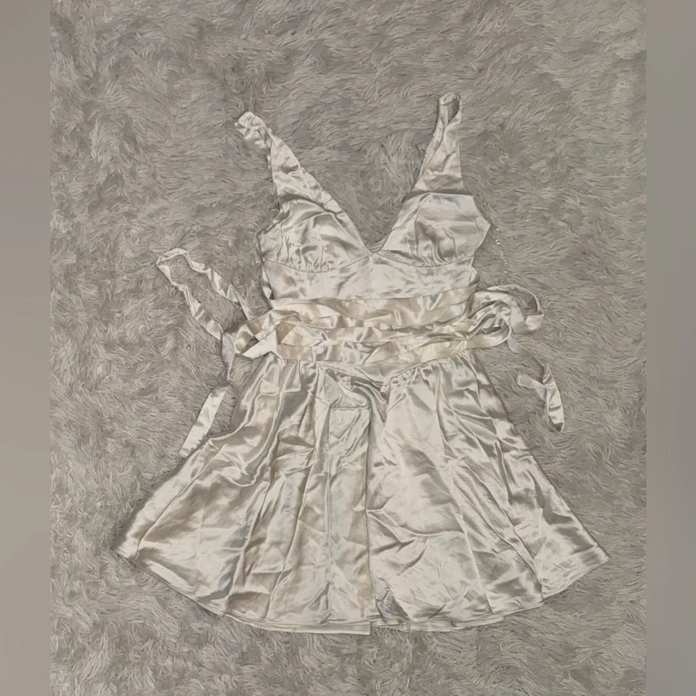 NWOT HOUSE OF CB Shiema ivory satin tie front mini dress sz S_3